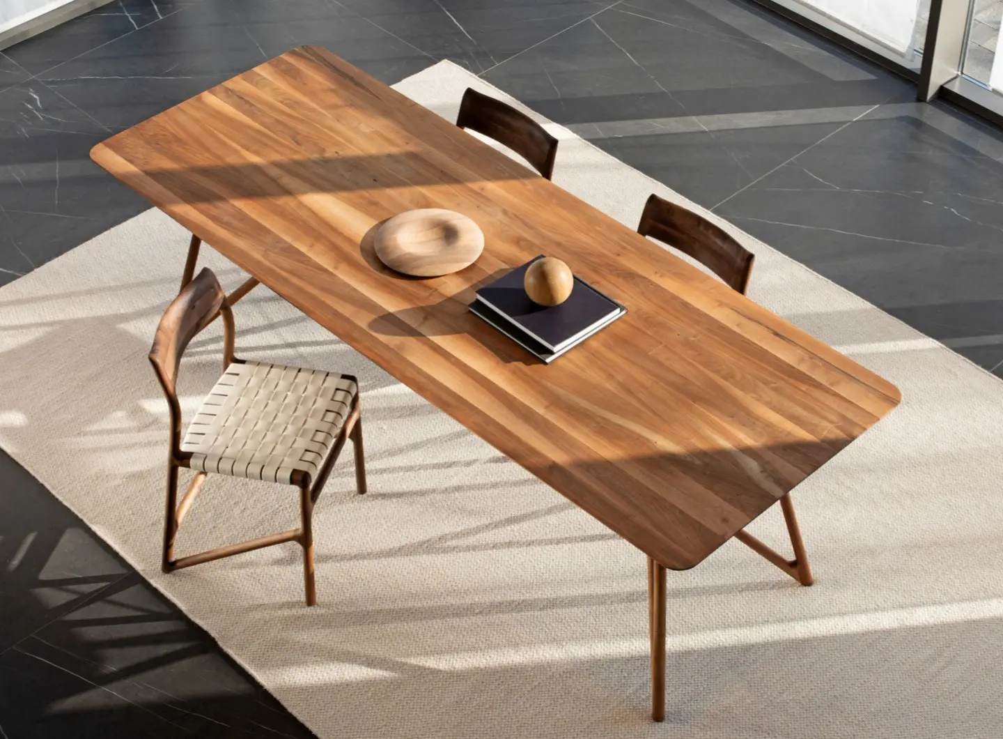 tink_table_fawn_chair_walnut_webbing_white_01_08_gazzda.jpg