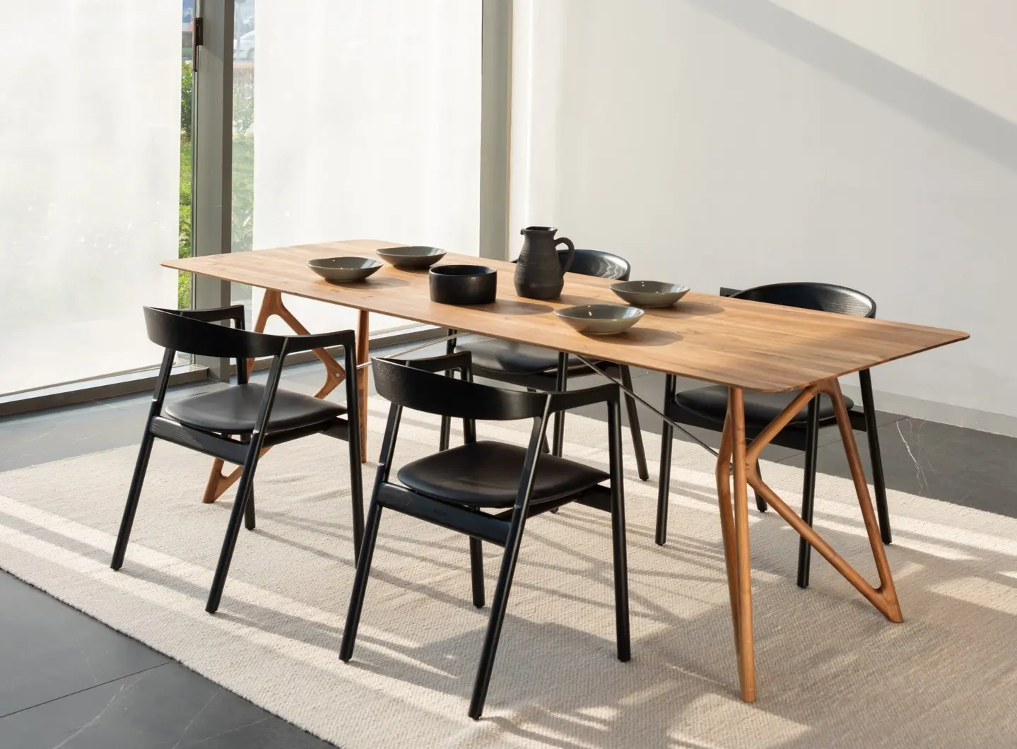 tink_table_240x90x75_white_oil_1505_1_muna_chair_54x53x75_oak_lacquer_black_9005_20_142_2_gazzda.jpg