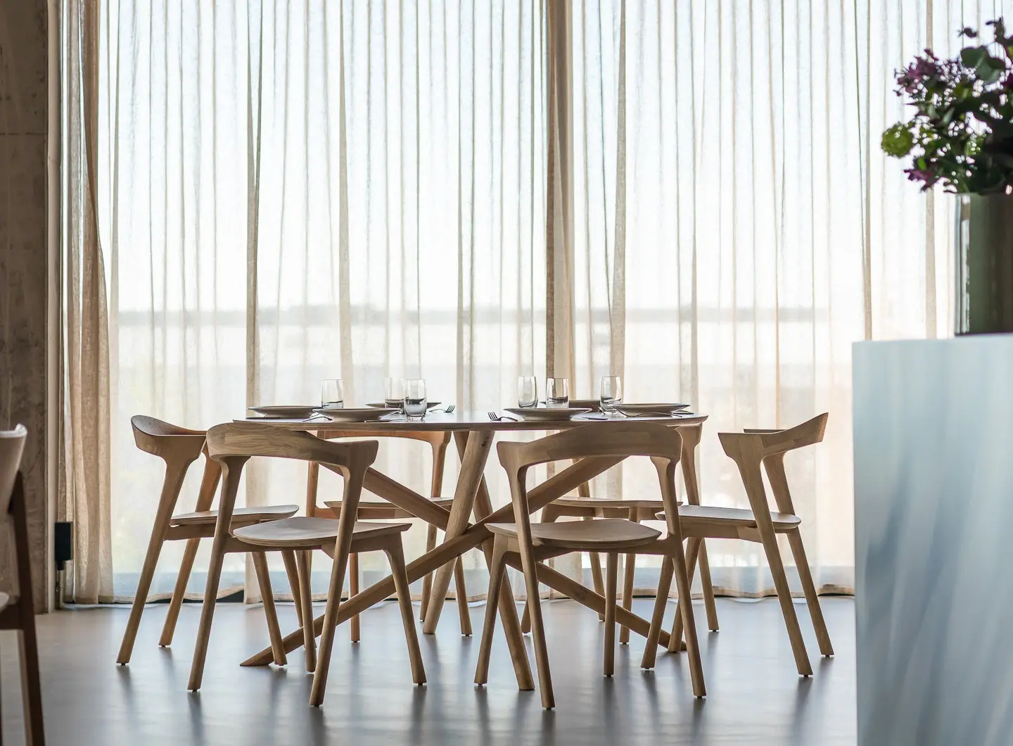 Kantin_50545_Mikado_dining_table_50073_Bok_dining_chair_1_web.jpg