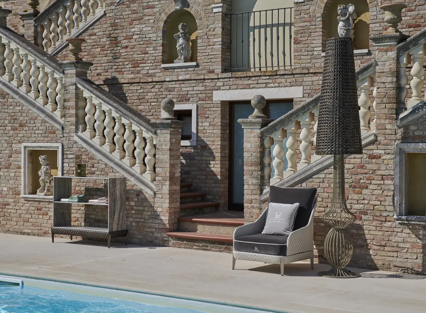 Kenzia armchair and Laurus console - Demetra Samuele Mazza Oudoor collection