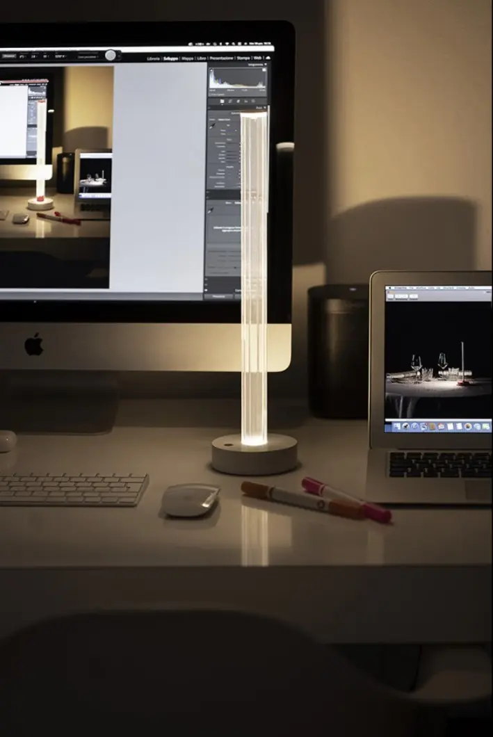 hailoviu_40_lp_bianco_ambiente_computer_Sessione_studio_100603.jpg