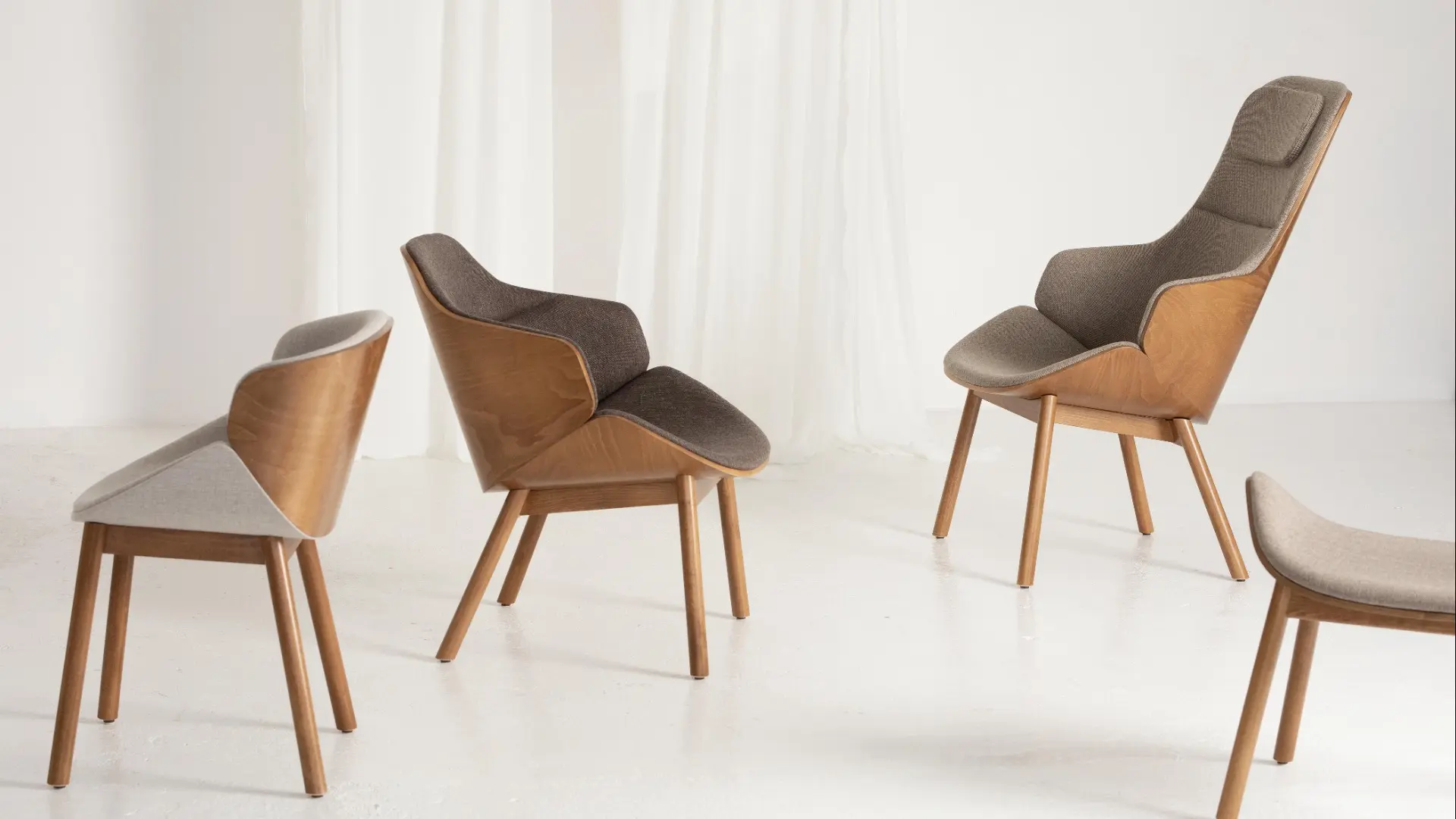Paged_ARIA_Ultra_Lounge_ottoman_FN7A5816.jpg
