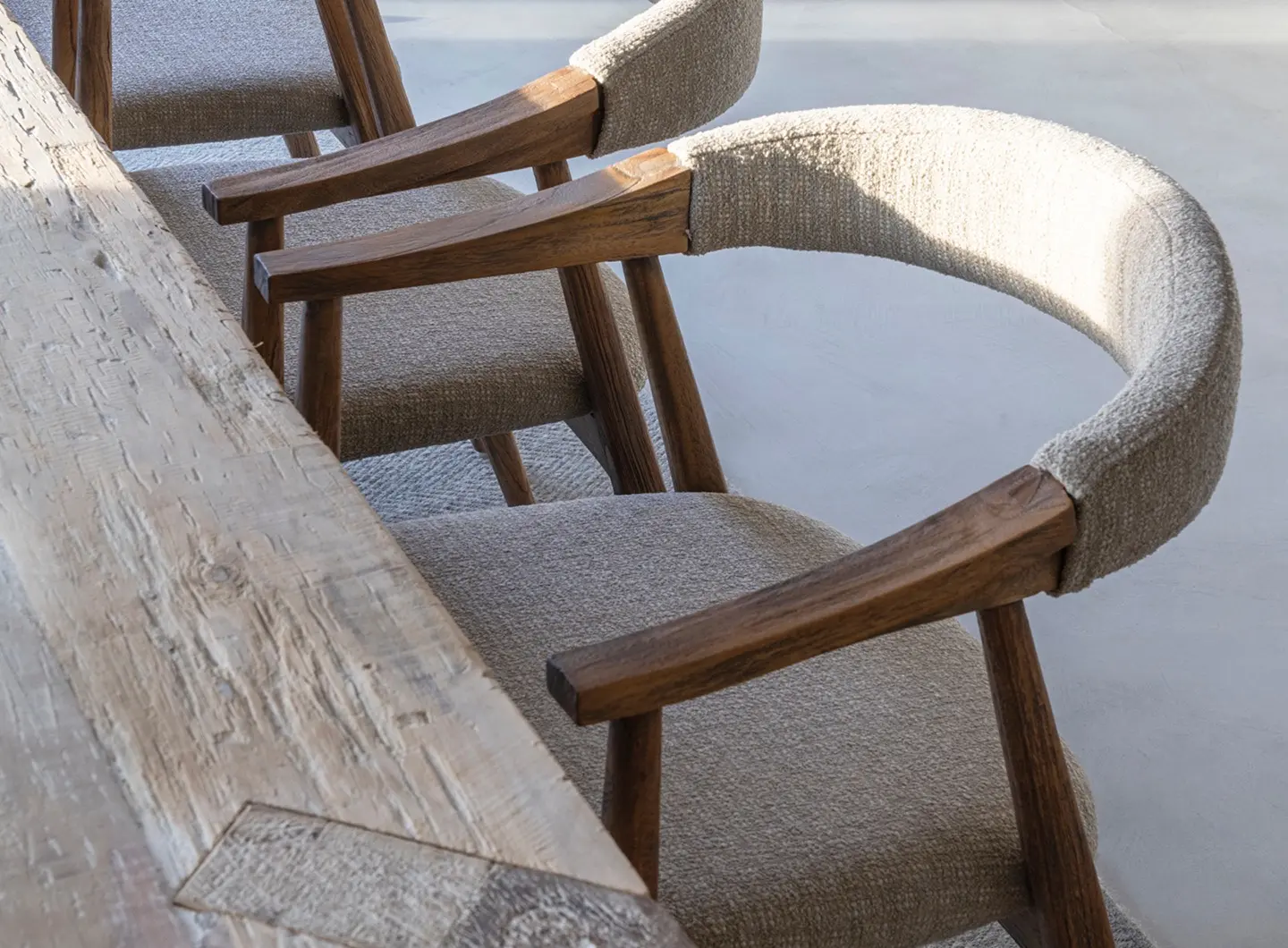 Gommaire Table Archie and Armchair Faye Upholstered 
