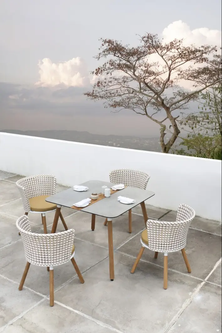Mamagreen - Daisy Dining Table