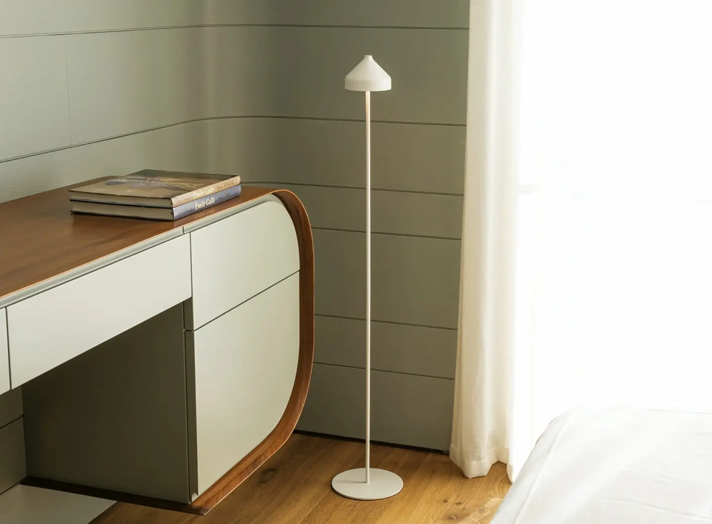 Zafferano_LAP_Amelie_Floor_lamp_LD1096B3.jpg