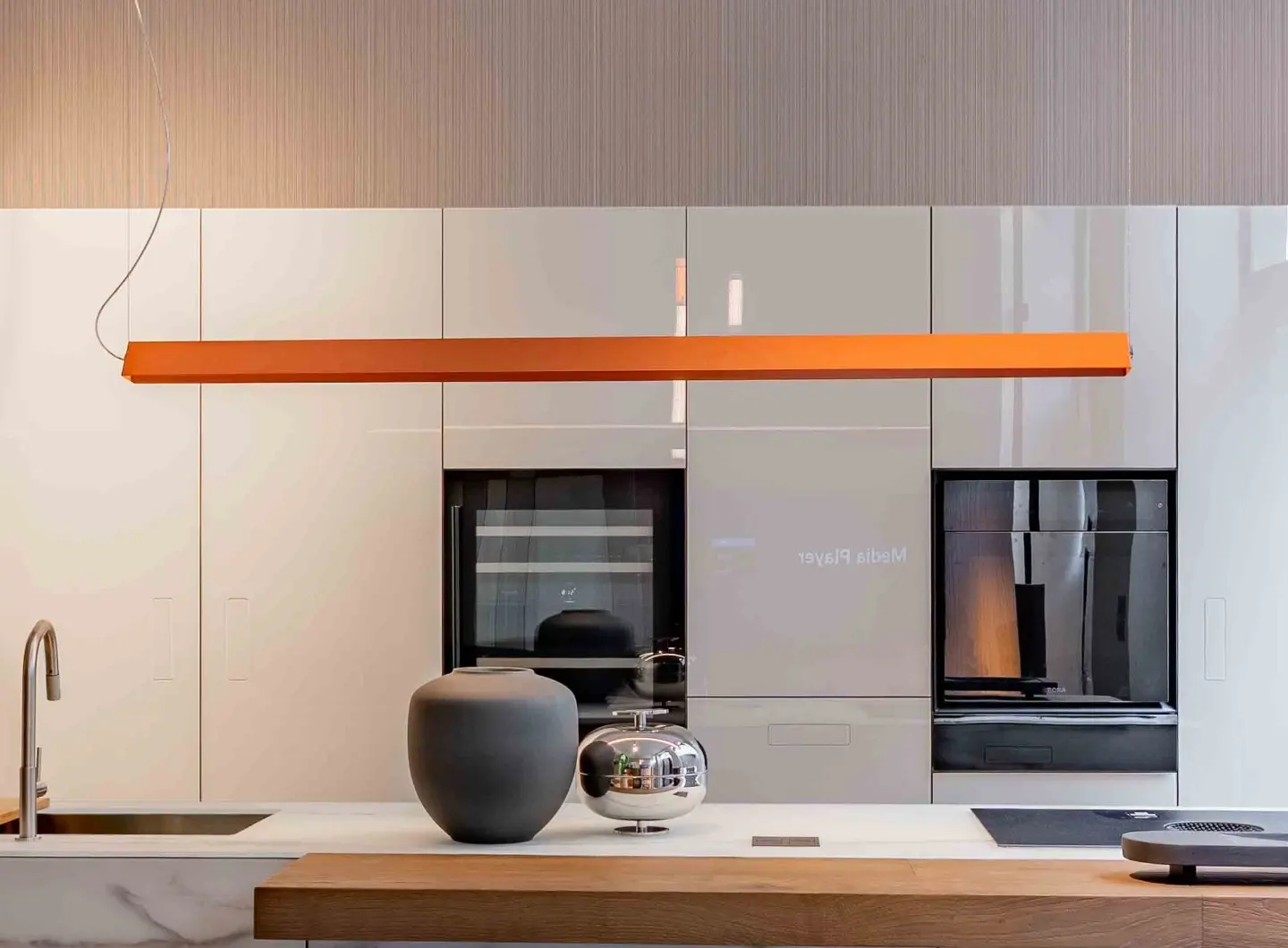 Stripe_S_180x8_H_Via_Durini_11.jpg