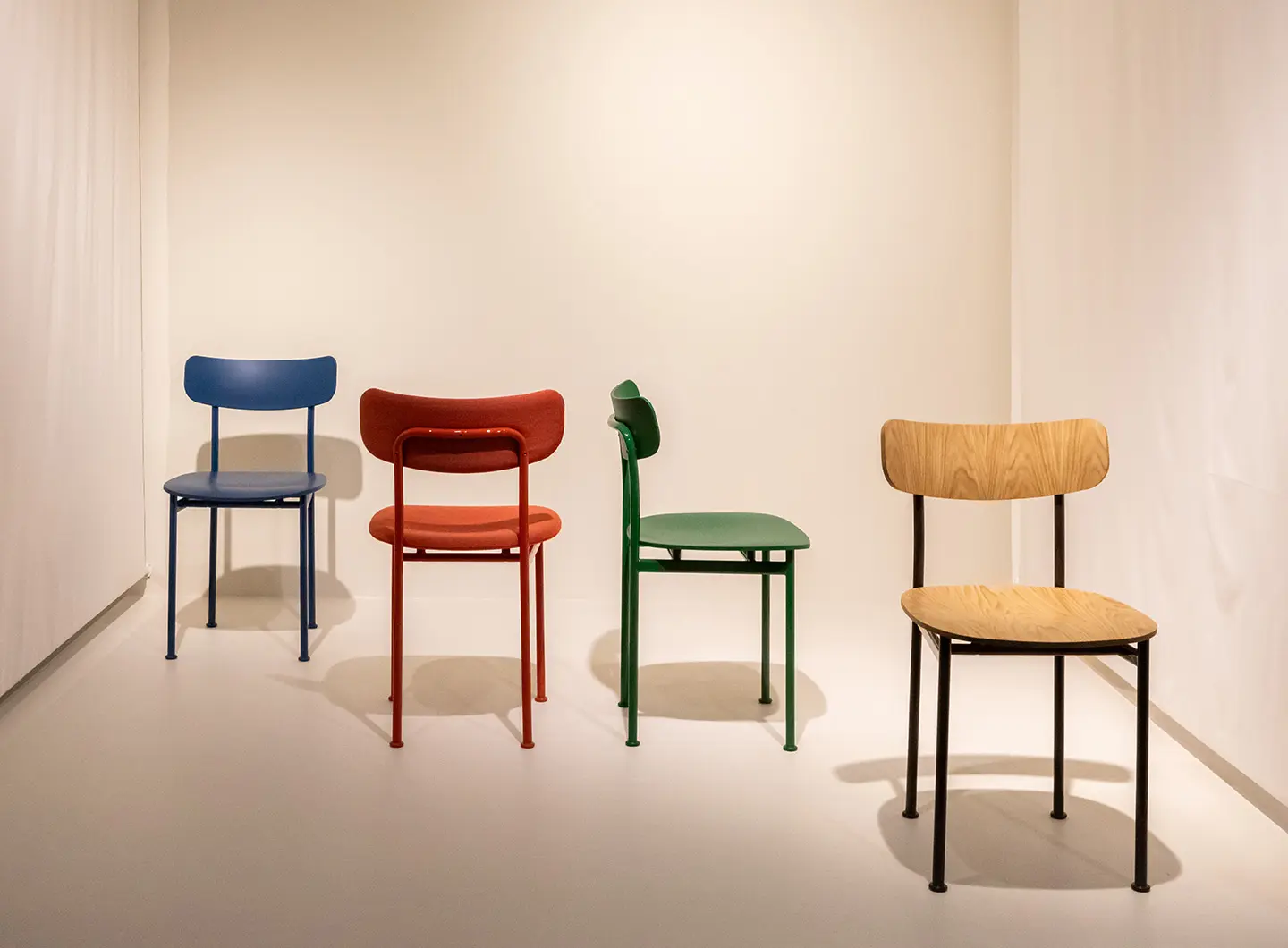 Sedia Motta, allo stand di Magis, a Salone del Mobile 2025