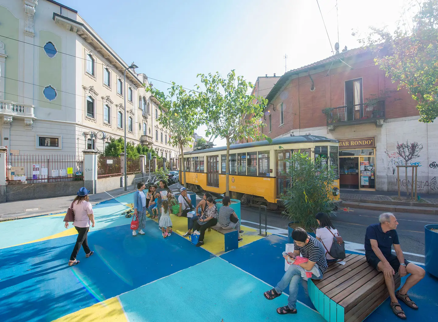 Veduta del progetto Piazze aperte, in piazza Spoleto a Milano