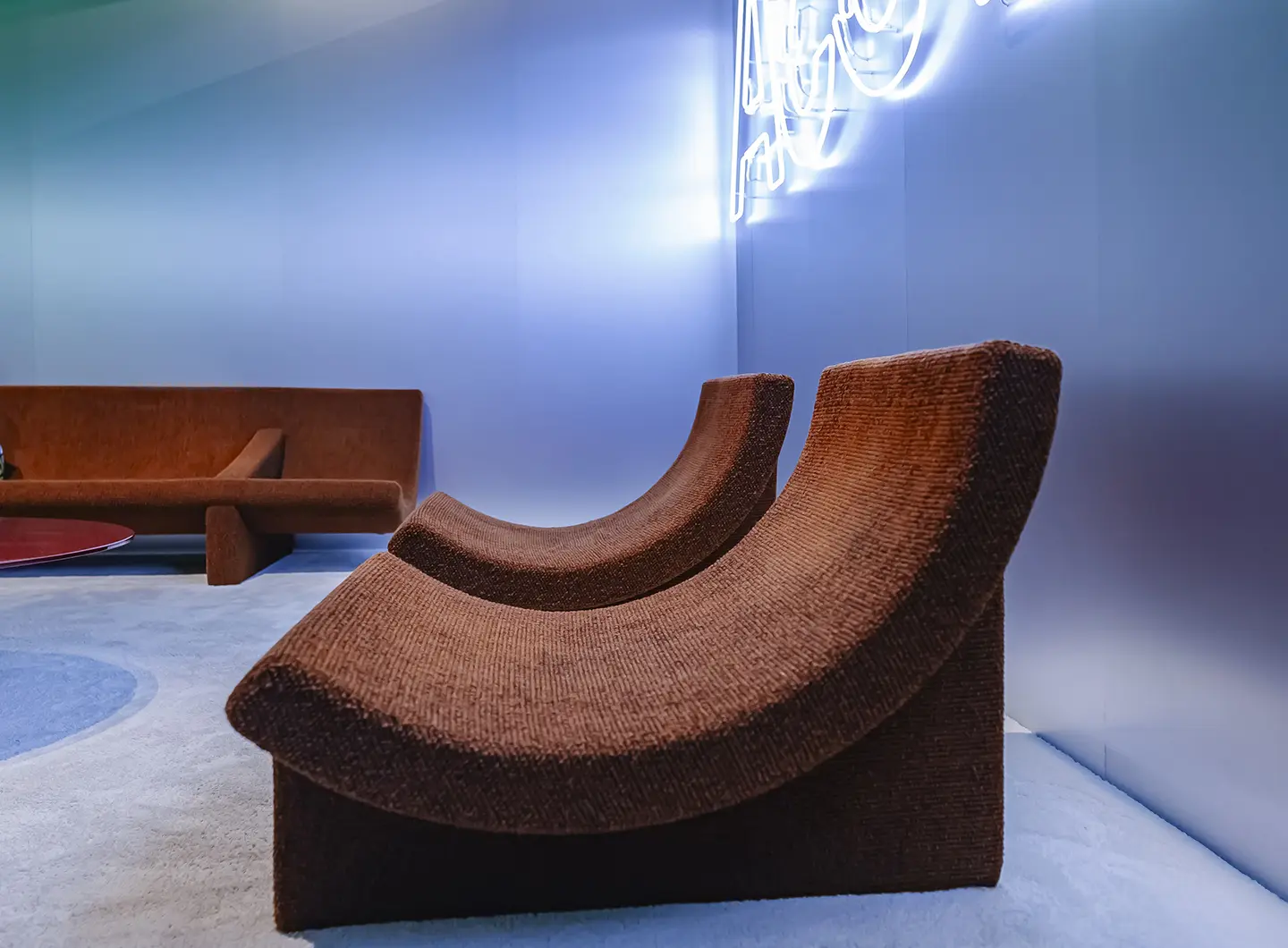 Stand Acerbis, prodotto poltrona Trench, Salone 2025