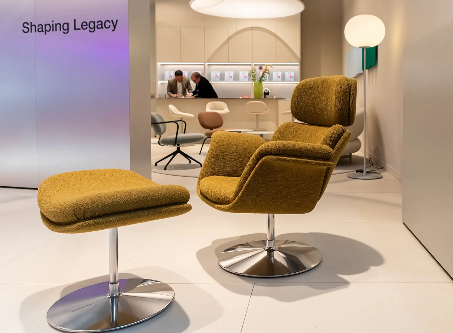 Stand Artifort, prodotto poltrona Tulip F550, Salone 2025