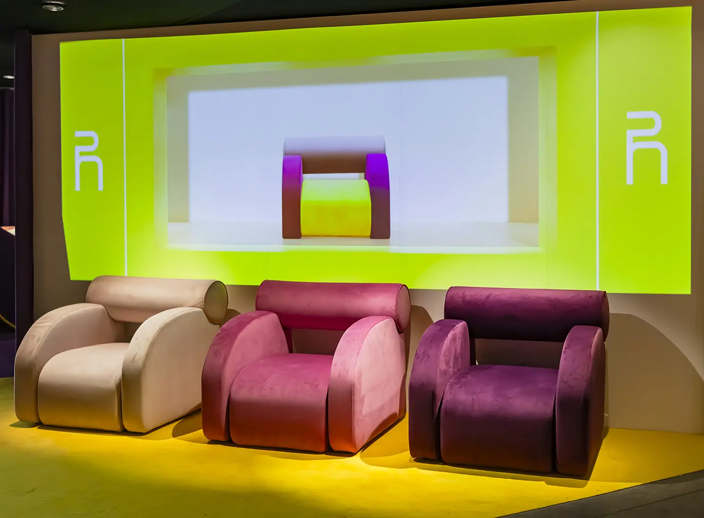 Stand Paolo Nesi, prodotto poltrona Demonte Moi, Salone 2025