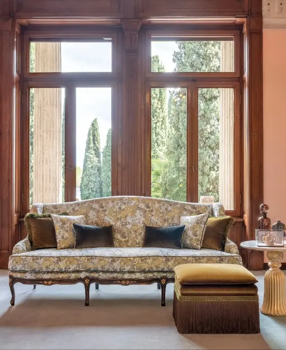 luxury-classic-sofa-living-room