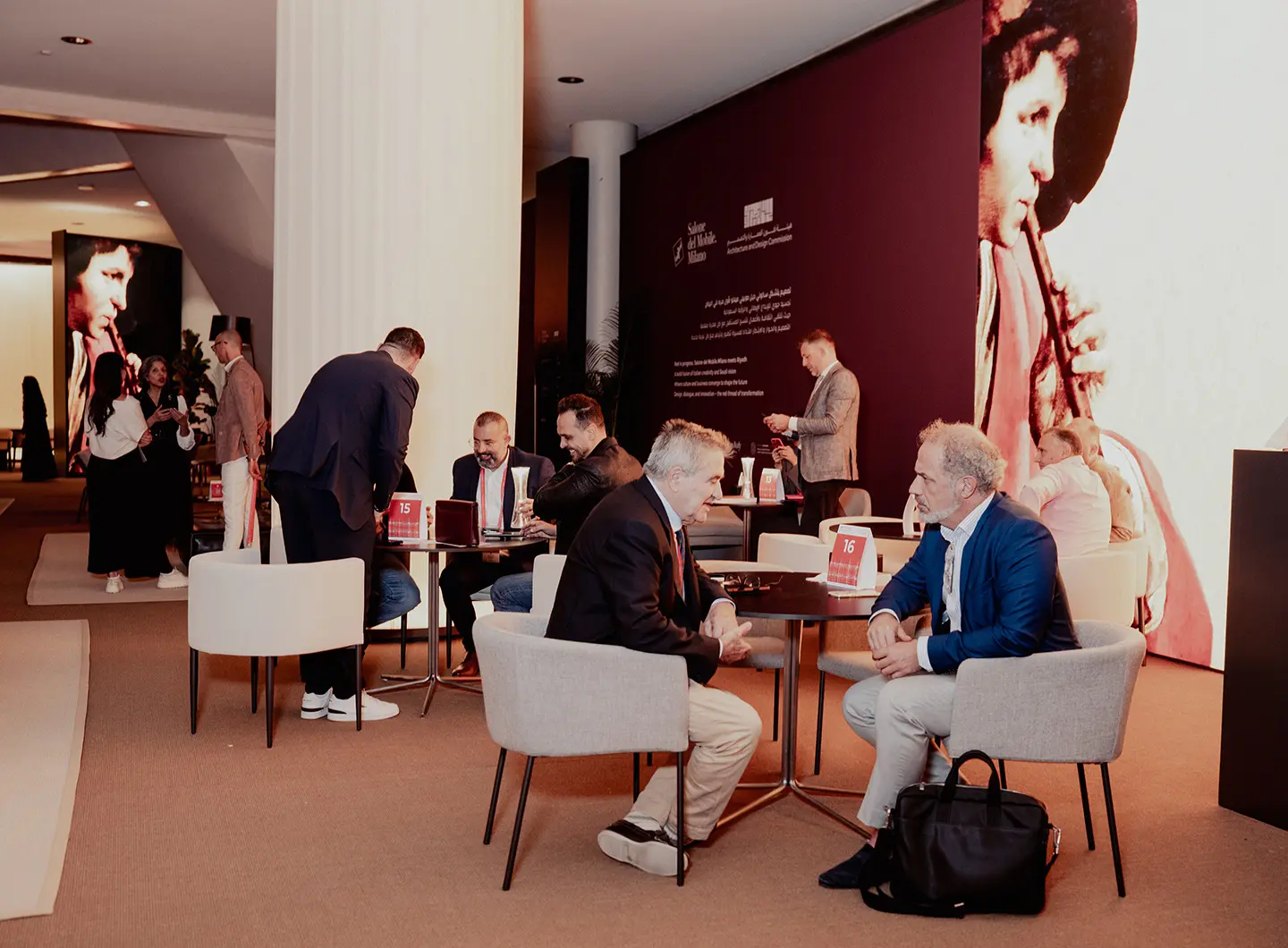 Business Lounge di Lissoni & Partners con visitatori