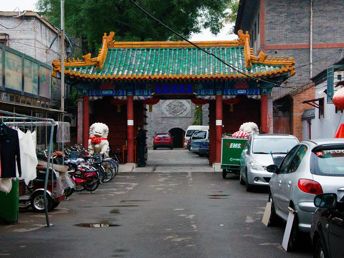 Hutong, vicolo tradizionale pechinese, e siheyuan, abitazioni con cortile interno