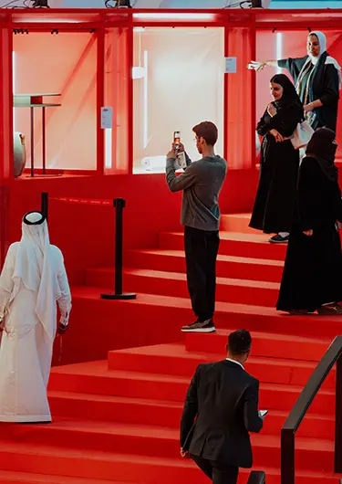 Red in progress, installazione Giò Forma, con visitatori