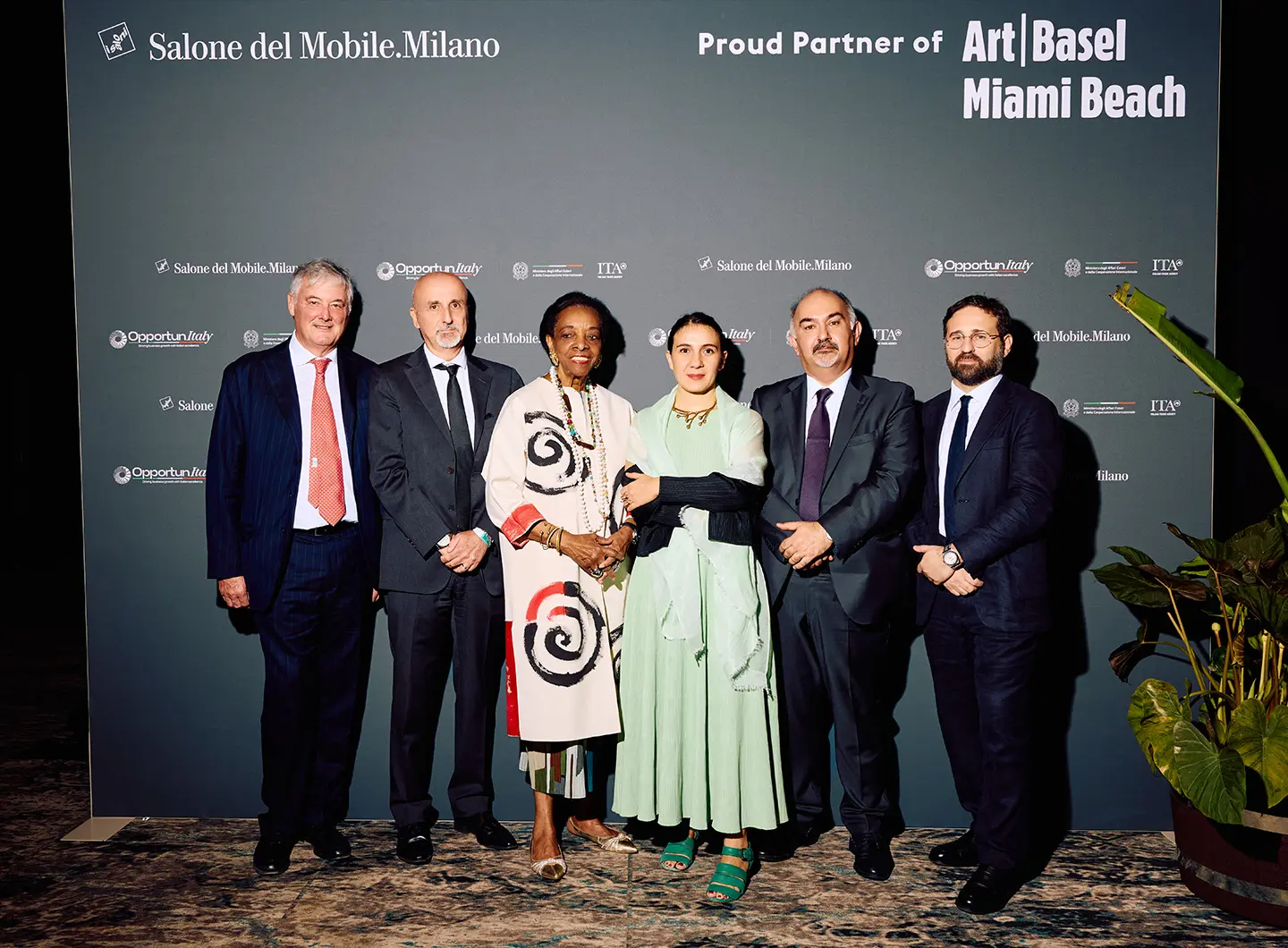Opening Cocktail, Art Basel Miami Beach 2025, Salone del Mobile.Milano. Da sinistra: Marco Sabetta, Marco Verna, Marva Griffin Wilshire, Maria Porro, Michele Mistrò, Vincenzo de Bellis