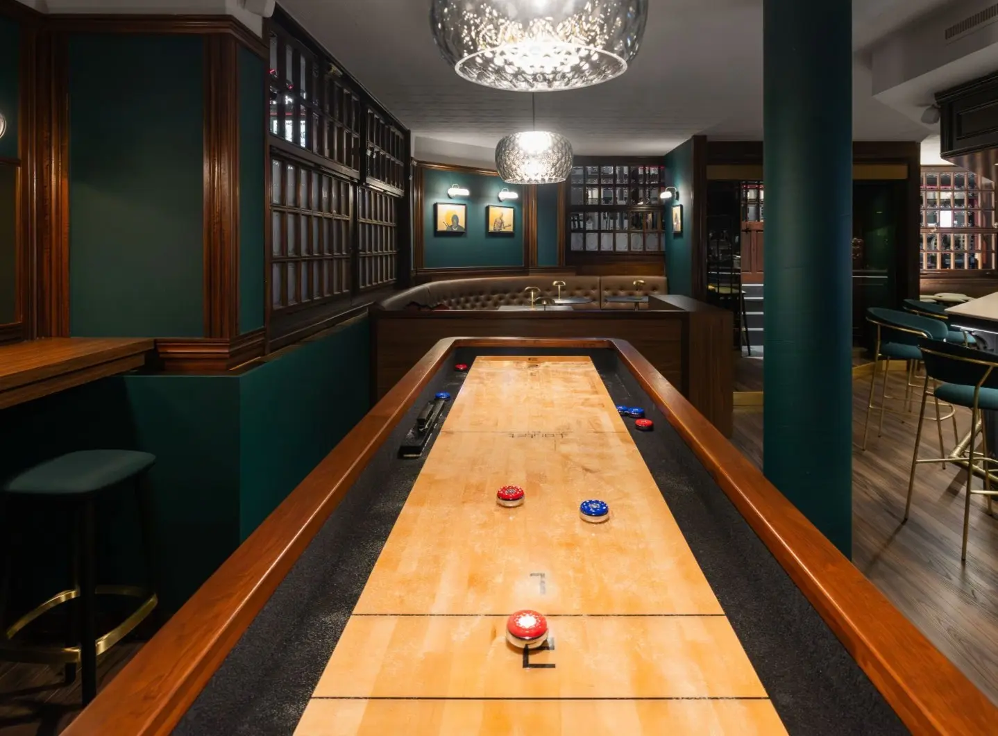 shuffleboard_adam_lougne_cafe_montreux_suisse__5_.jpg