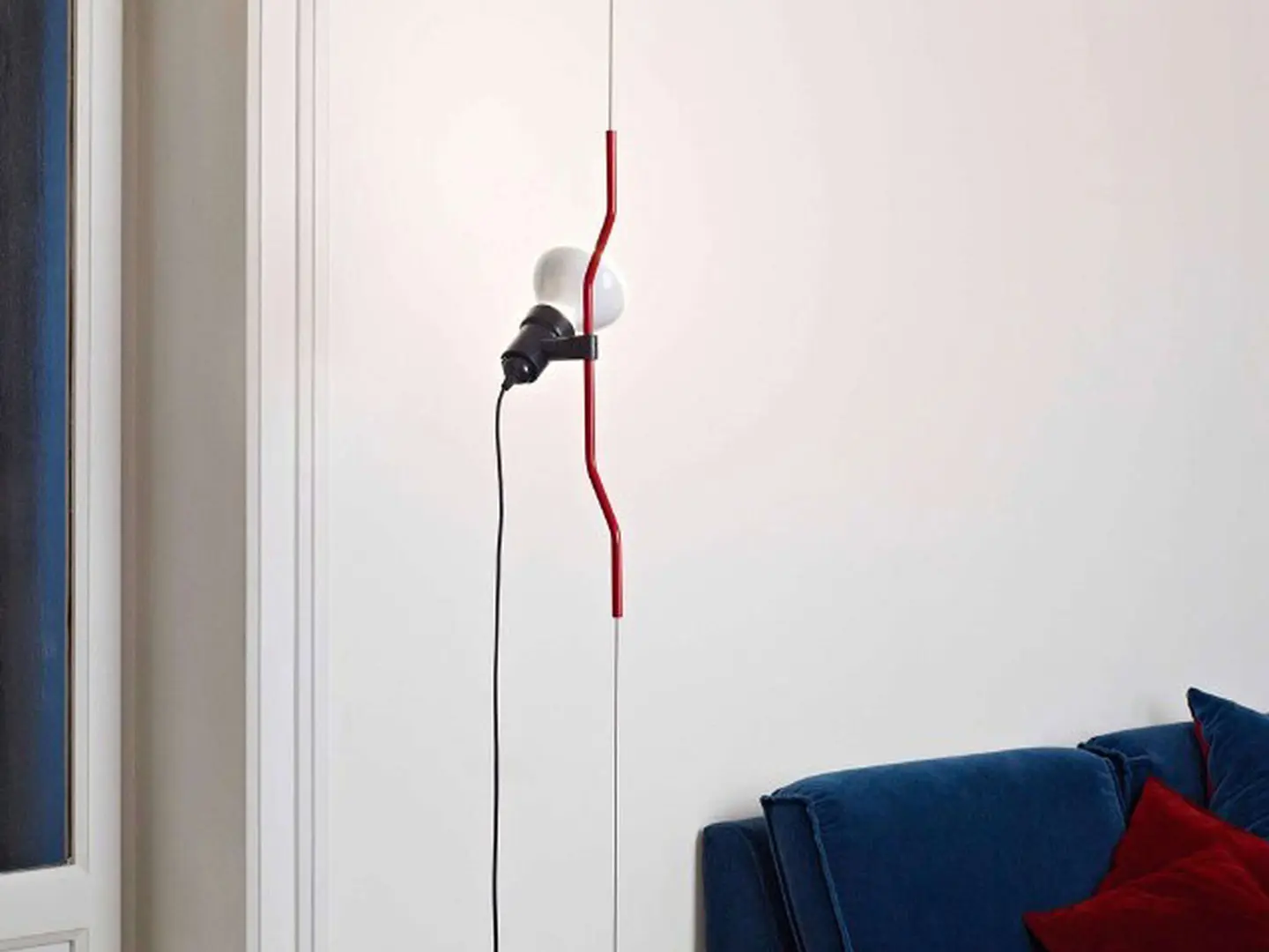 Lampada Parentesi, design Achille Castiglioni (da un’idea di Pio Manzù), produzione Flos, 1971 