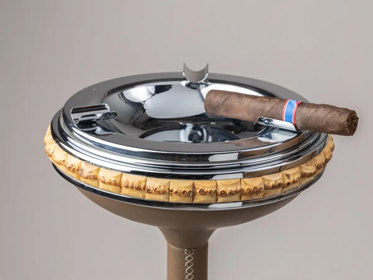 Posacenere con piantana