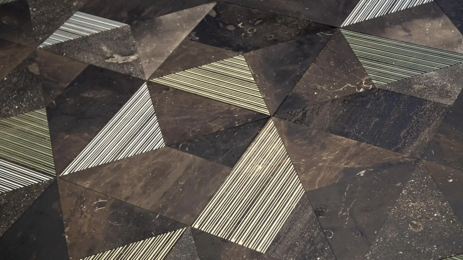 Multiplem Pietra Pece