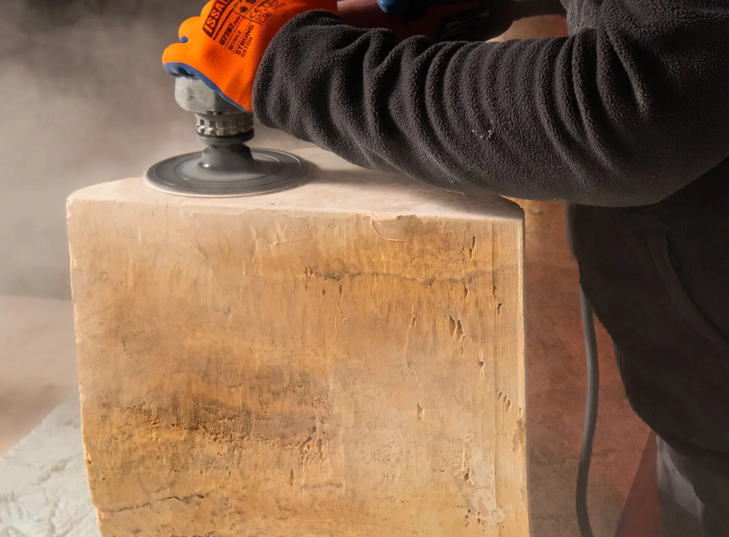 Serafini produce prodotti in marmo di design e creazioni per bagno e living uniche e personalizzabili in materiali e dimensioni