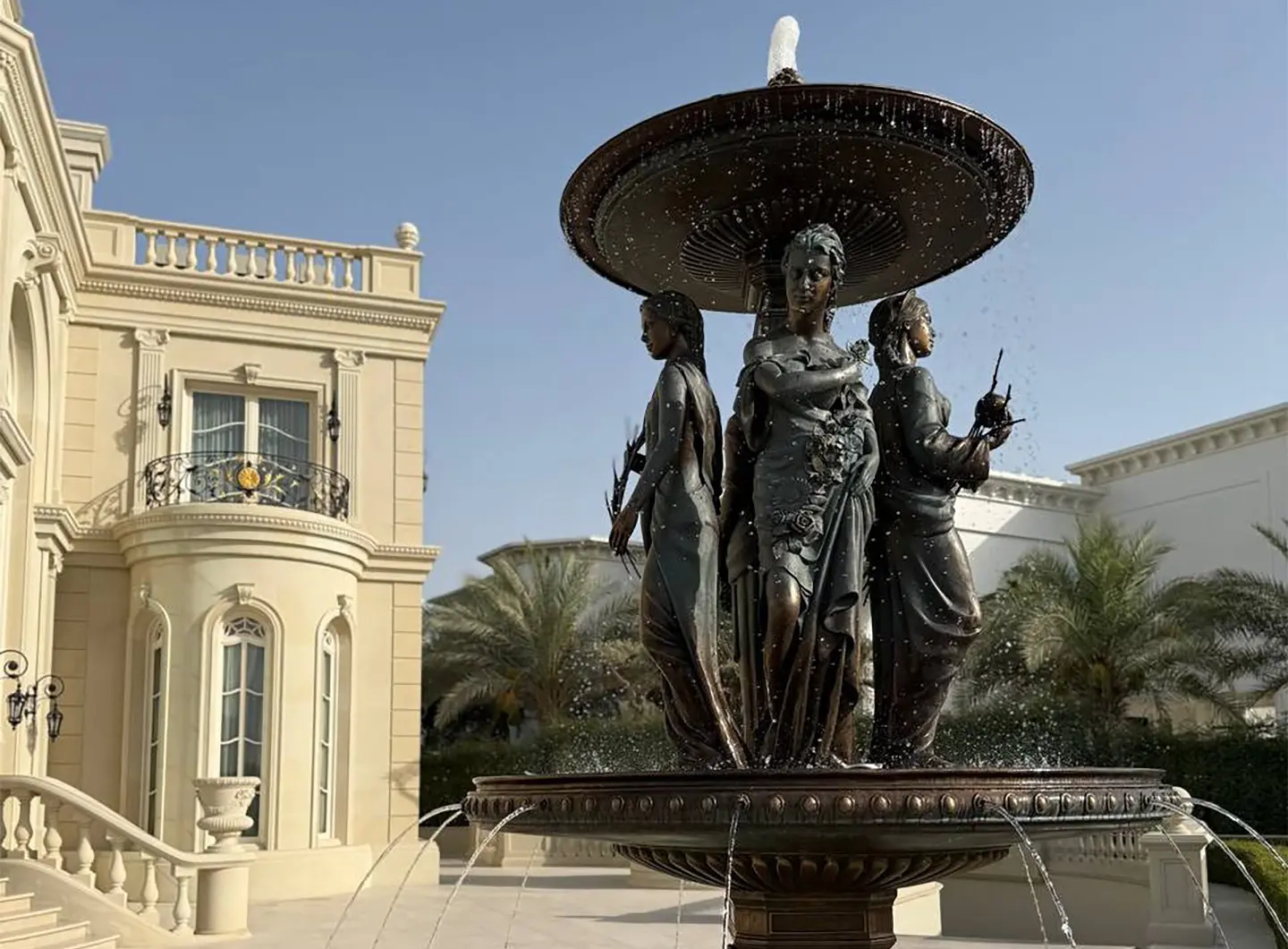 fontana con sculture in bronzo