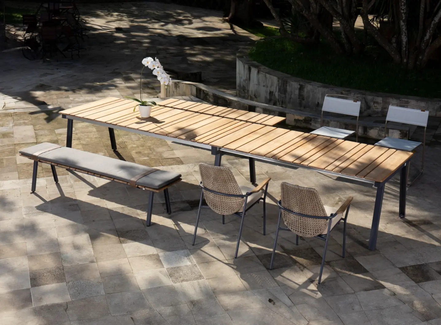 Extendable teak table MAMAGREEN