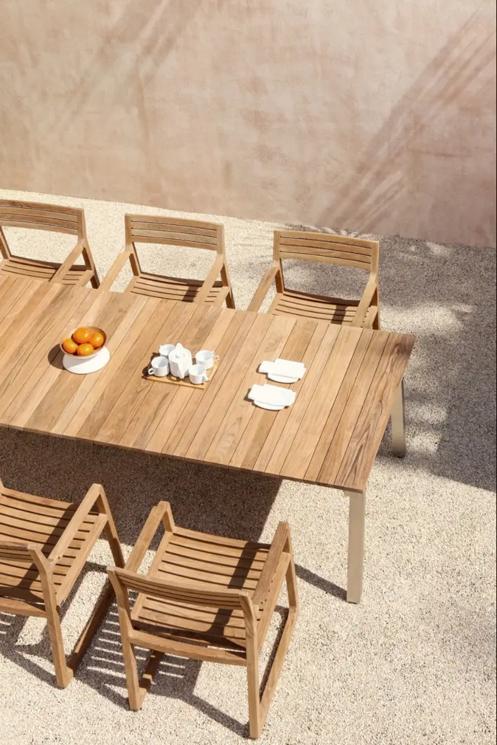 Extendable teak table MAMAGREEN