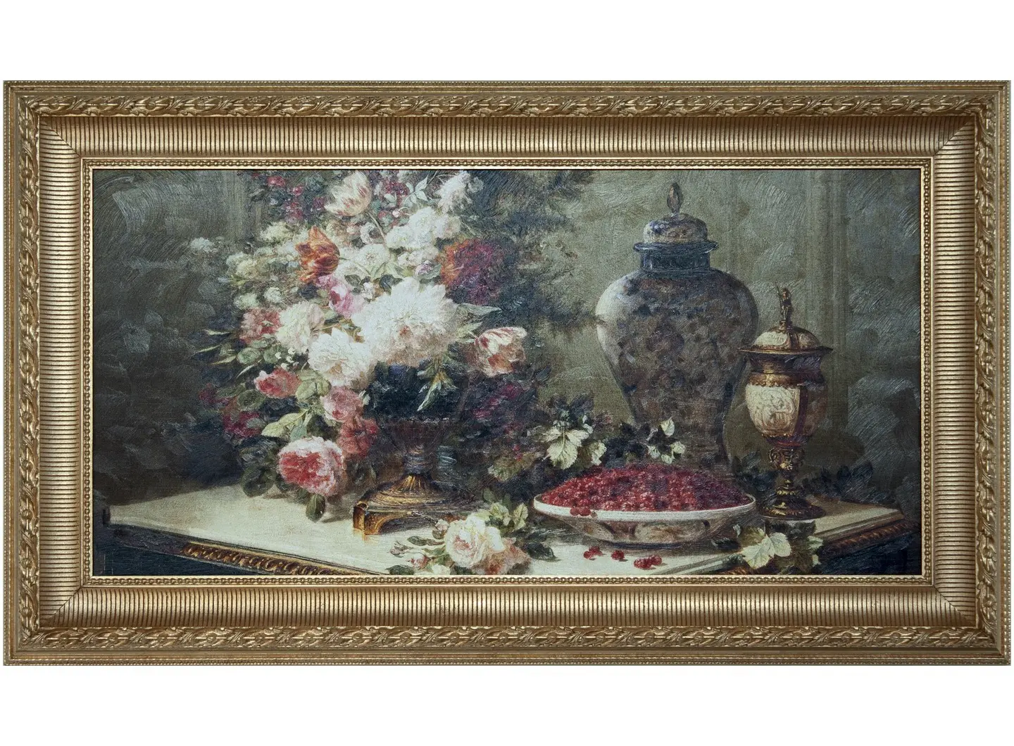 A still life depicting harmoniously arranged flowers and raspberries, with vibrant colors and delicate details. The work is framed by an Empire-style frame, completely gilded with leaf, with finely crafted ornamental motifs that enhance its luminosity and depth. The overall effect conveys elegance, prestige, and balance between the vivacity of the depicted nature and the richness of the frame, making the work ideal for refined settings, art collections, and high-end exhibition spaces.