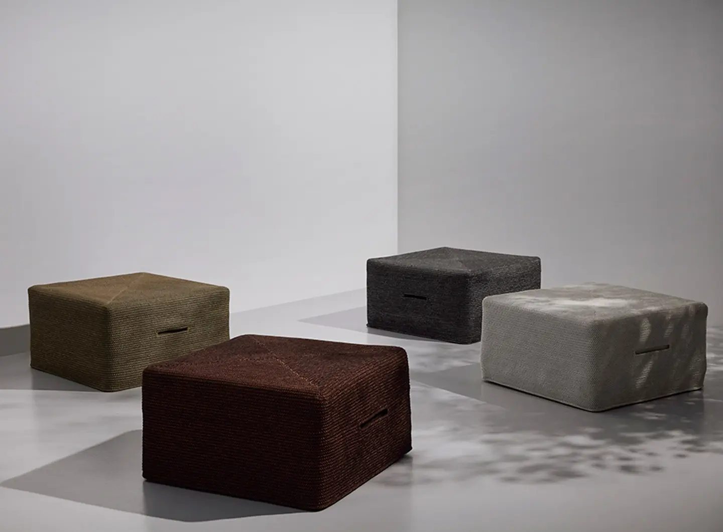 STRATO POUF_ Pouf outdoor, rivestimento 100% PP, Cucito a mano