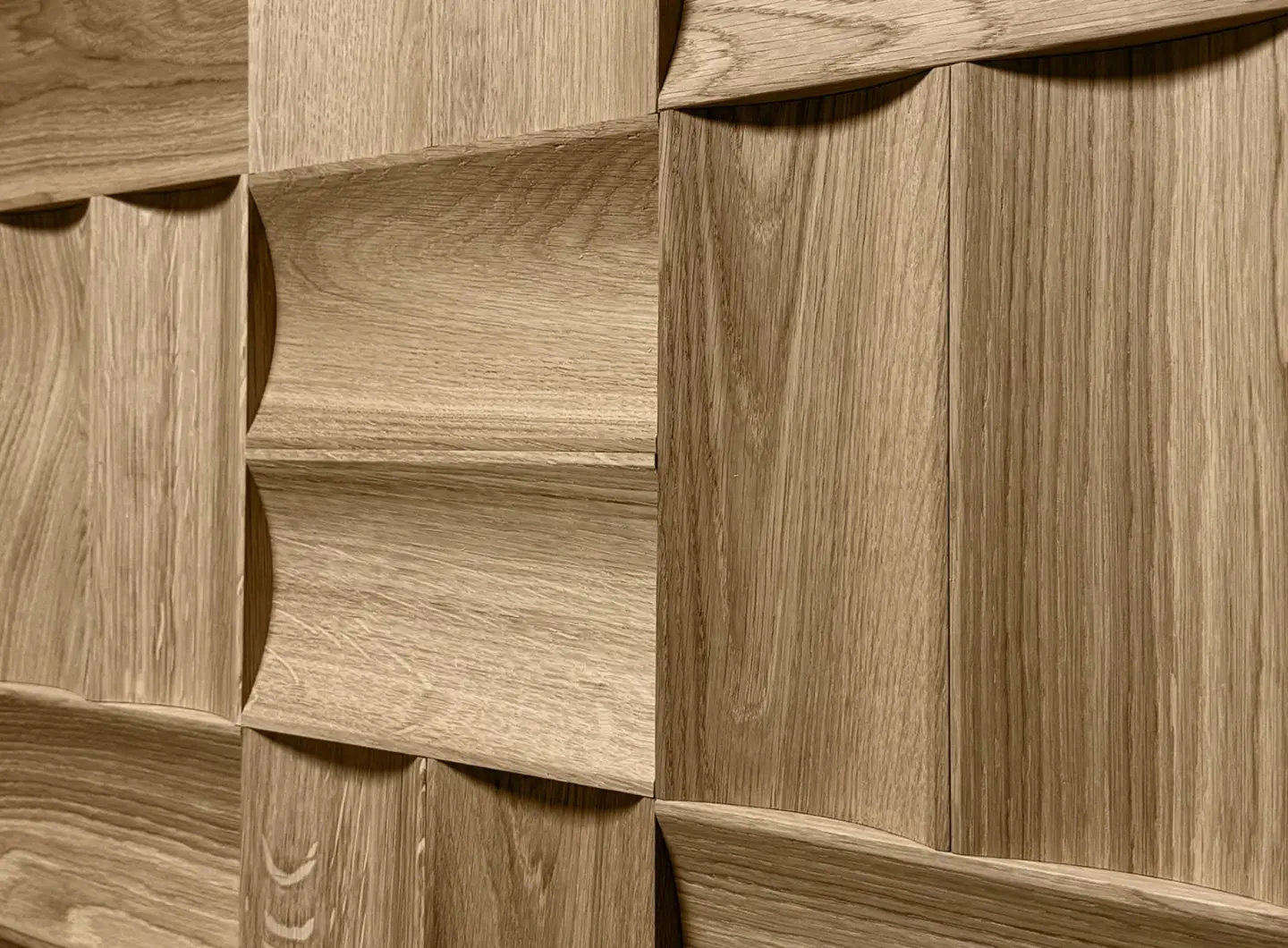 Close-up of a 3D oak wood wall mosaic combining Convex and Concave patterns, showcasing precise joints and natural wood texture.