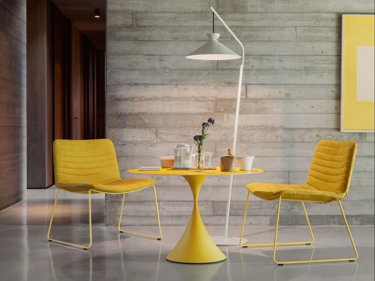 Cover. 1 lounge chairs in yellow velvet with T-shaped base