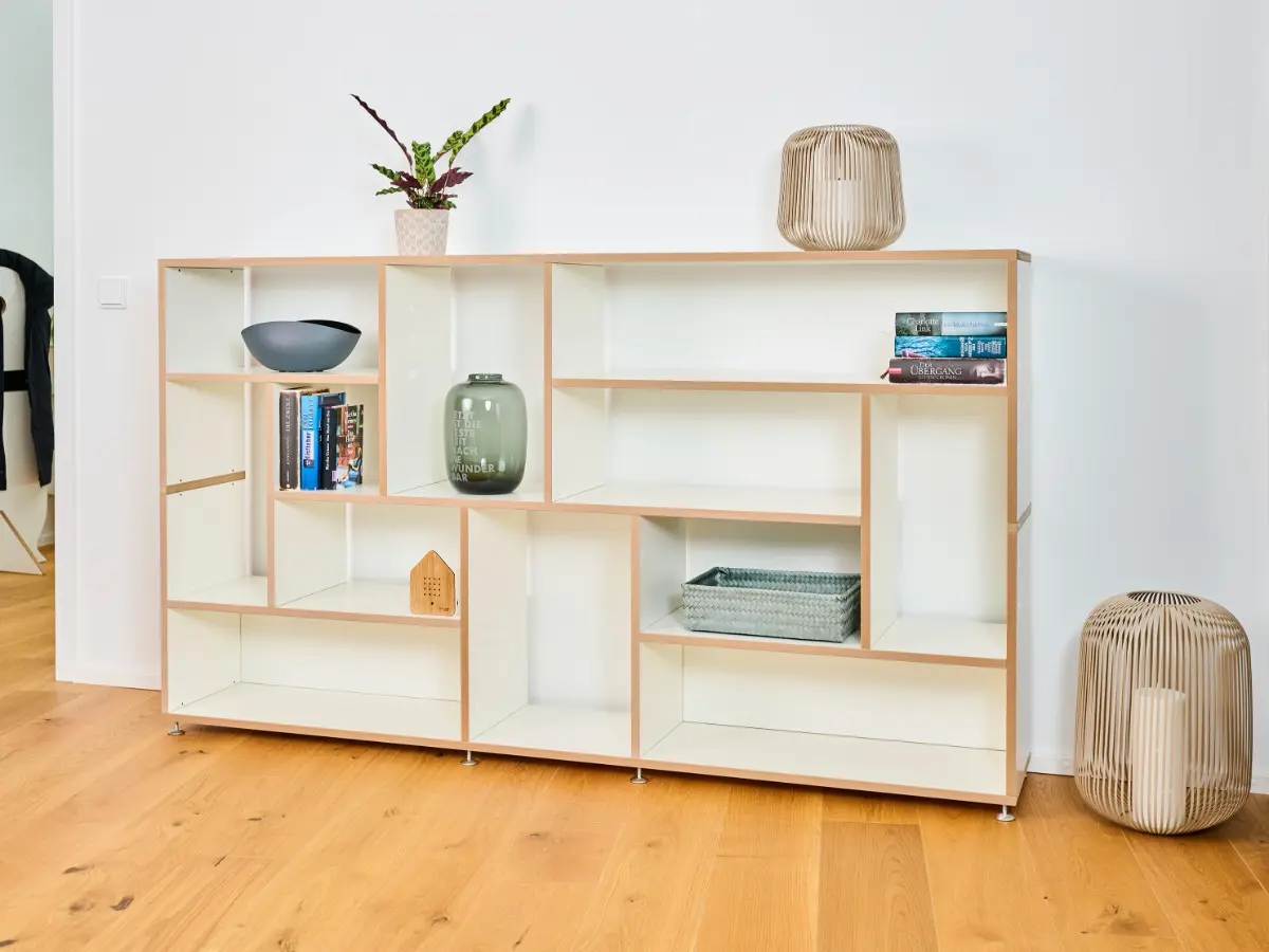 Scaffale composto da elementi a H di diverse dimensioni