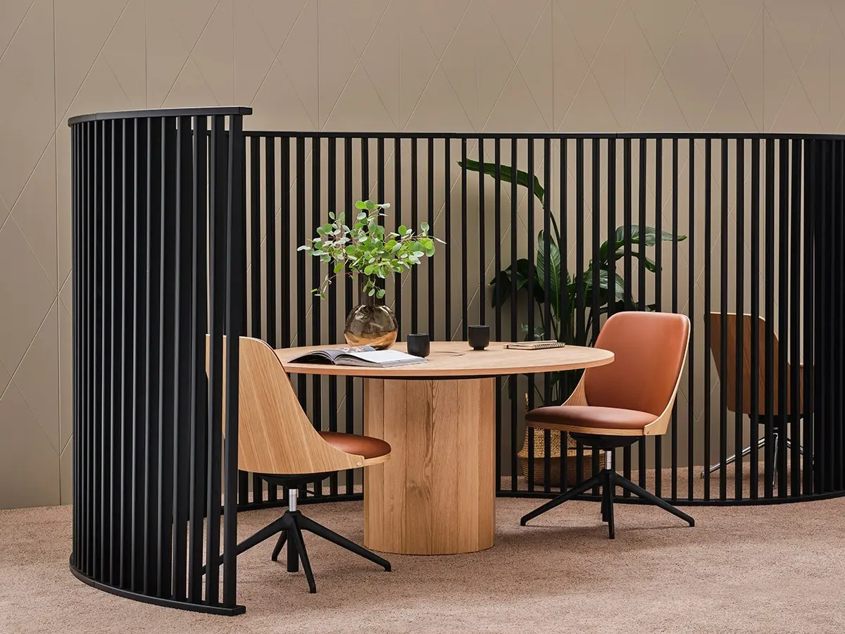 Cap pedestal table in solid base and veneer top in oak, ash, birch