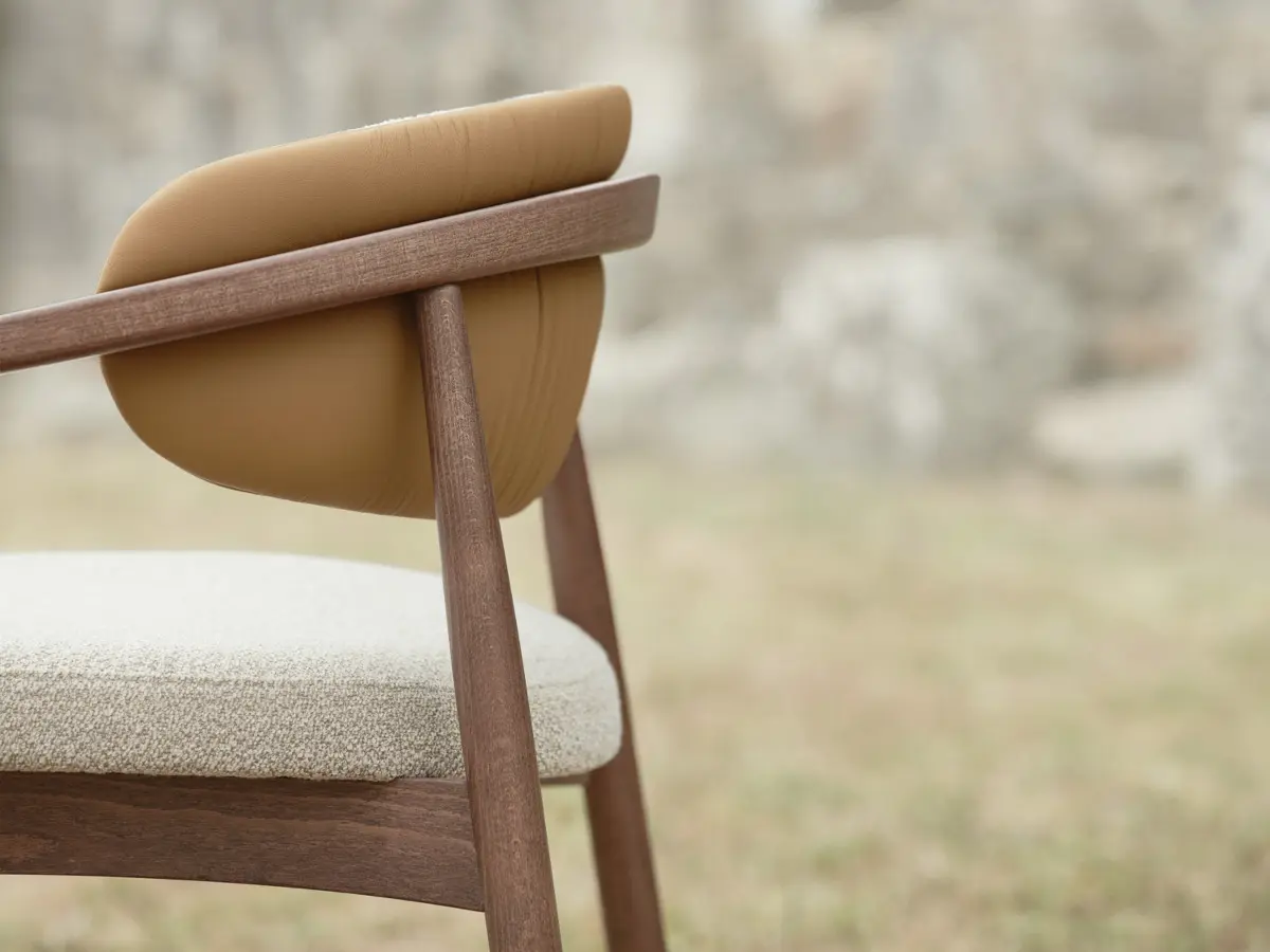 Joanne Lounge chair M1337 by Francisco Cardoso