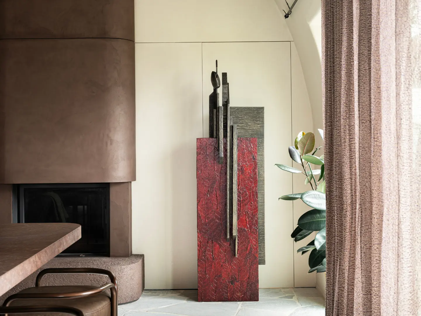 Bronze sculpture on a base finished in tobacco leaves