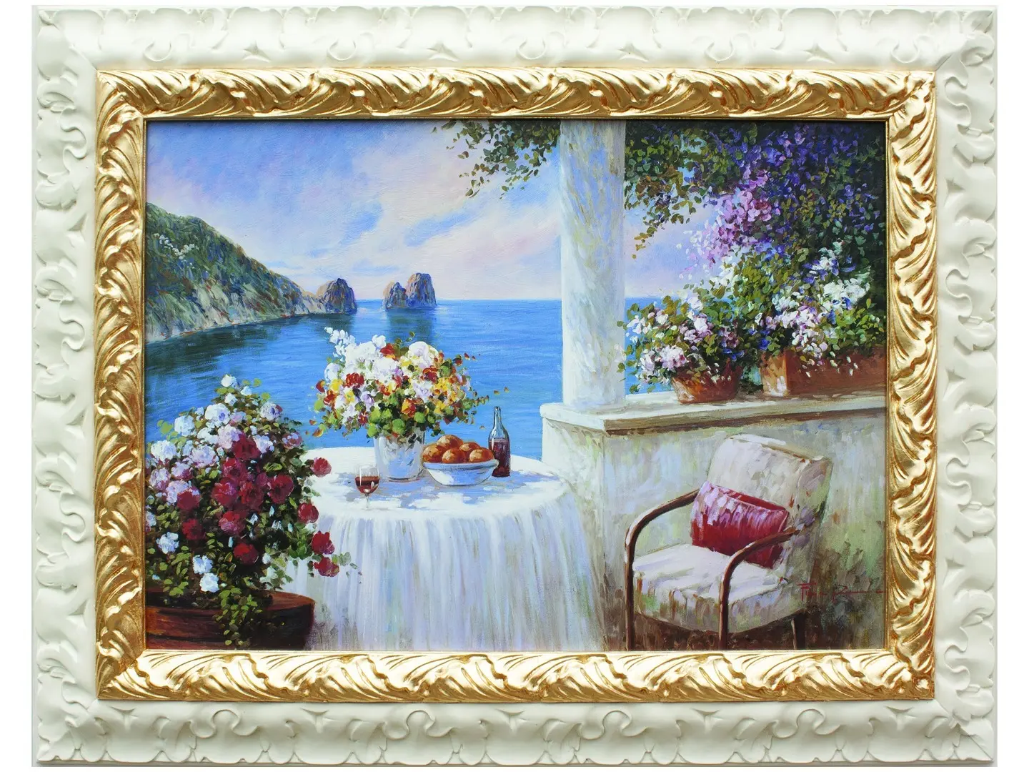 Veduta artistica di Capri, circondata da una cornice in legno massello. La cornice è decorata con lavorazione a motivo di foglie e presenta una finitura color avorio. Il bordo interno è dorato a foglia, creando un contrasto luminoso con il colore chiaro della cornice. L'insieme trasmette eleganza, artigianalità e stile classico.