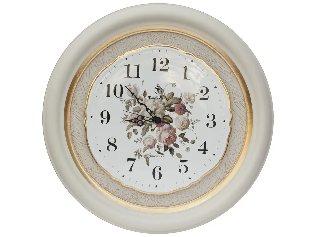 Orologio da parete con cornice in legno massello di colore avorio e quadrante in ceramica decorata con motivo floreale.