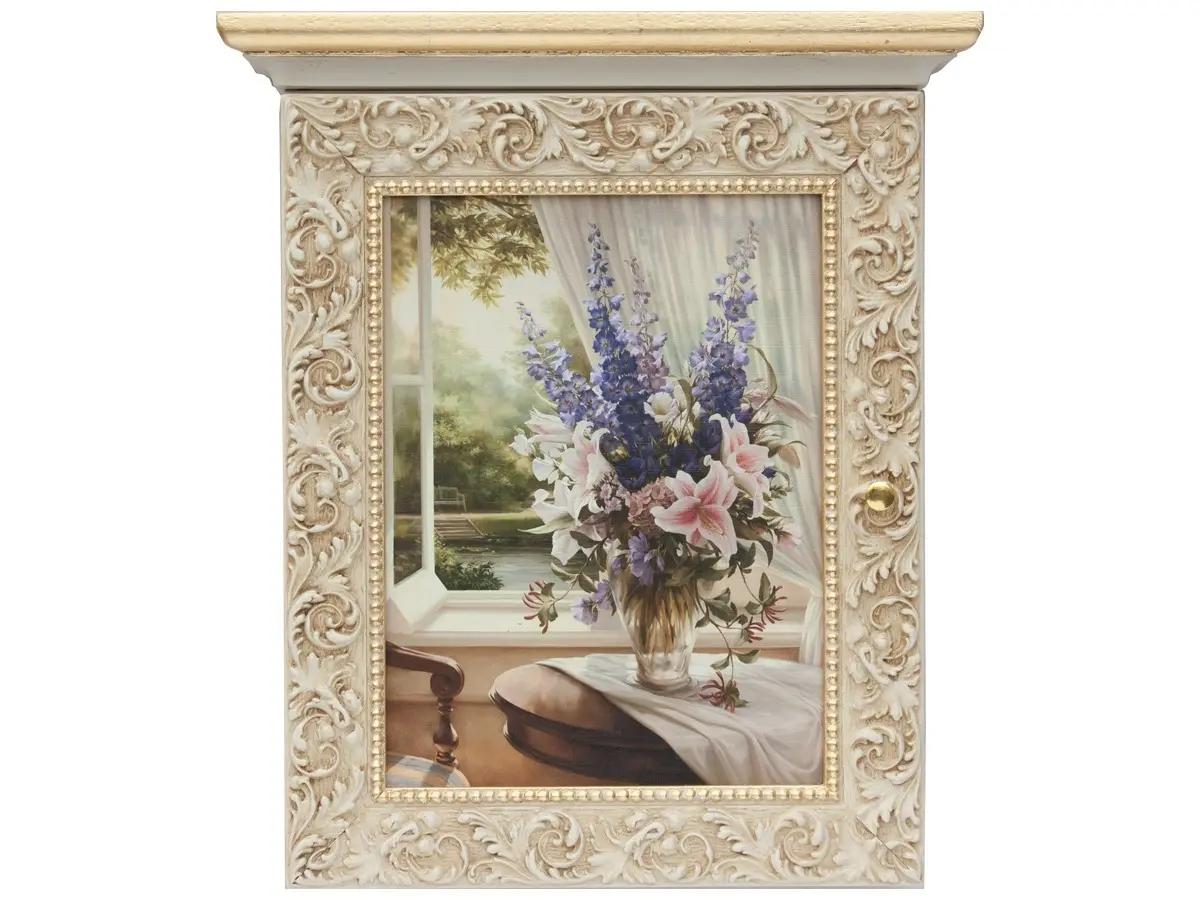Solid wood wall key holder, sturdy and embossed with decorative motifs. The ivory-colored surface features gold leaf details that highlight the decorations and subtly reflect the light. A decorative image is featured in the center, while the hidden interior features hooks for hanging keys. Elegant and functional, it's suitable for the entryway or other areas of the home.