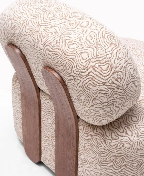 The big proportions and curves characterise this design. Its essence, just like all the Heilan family pieces, stands out by its unique wooden shaped structure adding the elegant touch that makes them all extraordinary.