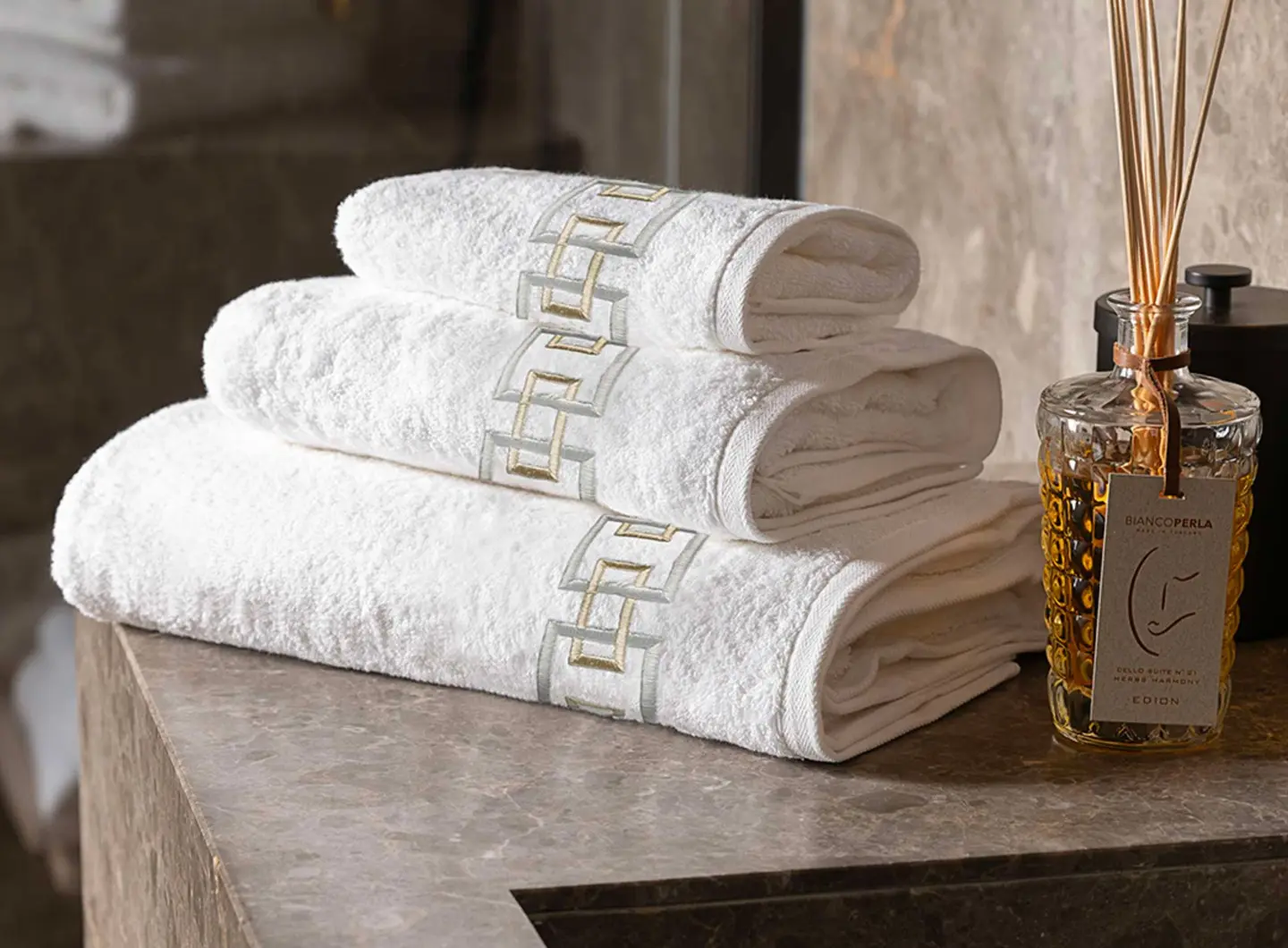 Asciugamani Biancoperla in cotone con ricamo per bagno di lusso Made in Italy