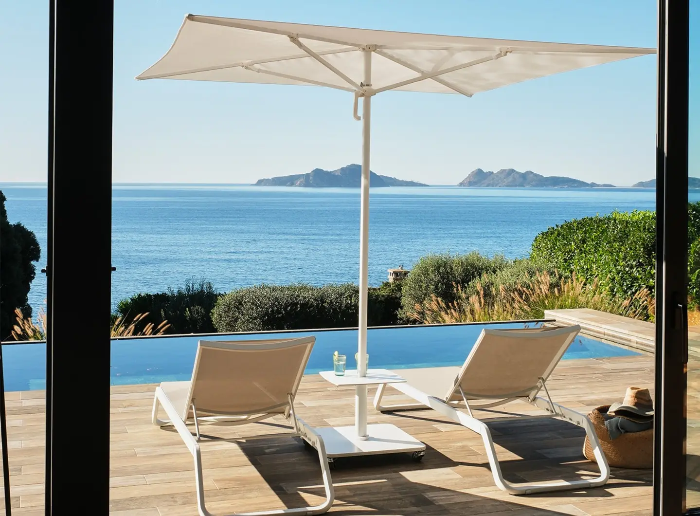EZPELETA - PLATTO parasol & VILA Sunlounger
