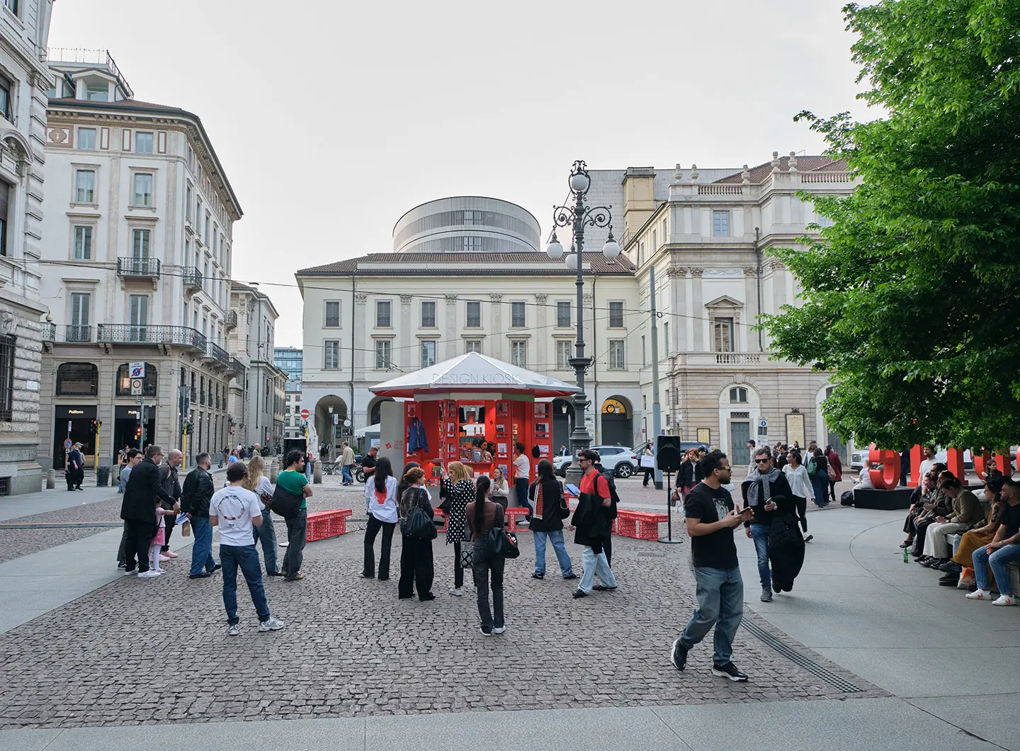Architectures of Freedom: Bianca Felicori e le Forgotten Architecture di Milano, Francesca Spiller, Design Kiosk, Piazza della Scala - Ph. Marco Mezzani