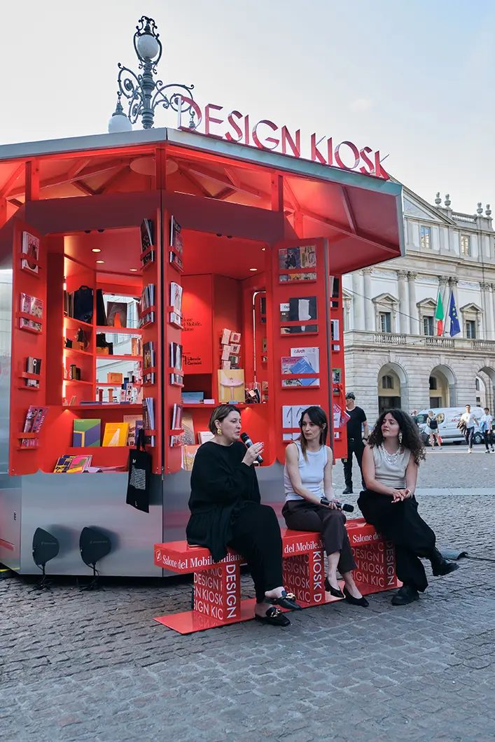 Cose Journal: oggetti, storie e editoria indipendente, Giulia Nardi, Gilda Bruno e Francesca Spiller, Design Kiosk, Piazza della Scala - Ph. Marco Mezzani