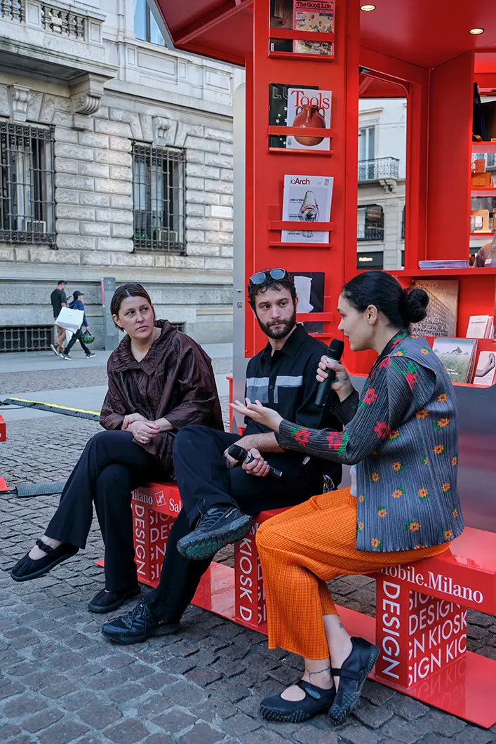 NONSENSE: Oltre la forma editoriale, Naomi Accardi, Federico Paviani e Francesca Spiller, Design Kiosk, Piazza della Scala - Ph. Marco Mezzani