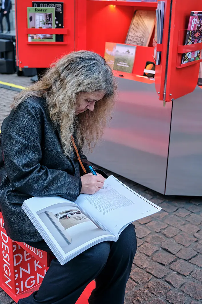 Ark Journal: spazio, narrazione e sensibilità contemporanea, Mette Barfod, Design Kiosk, Piazza della Scala - Ph. Marco Mezzani