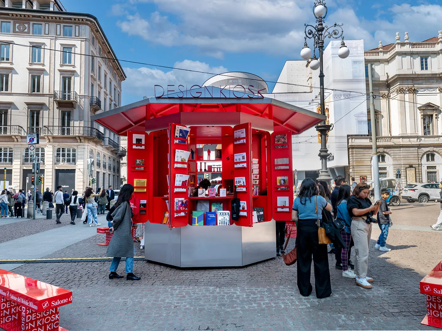 Design Kiosk, Piazza della Scala, Salone del Mobile 2025, ©Alessandro Russotti