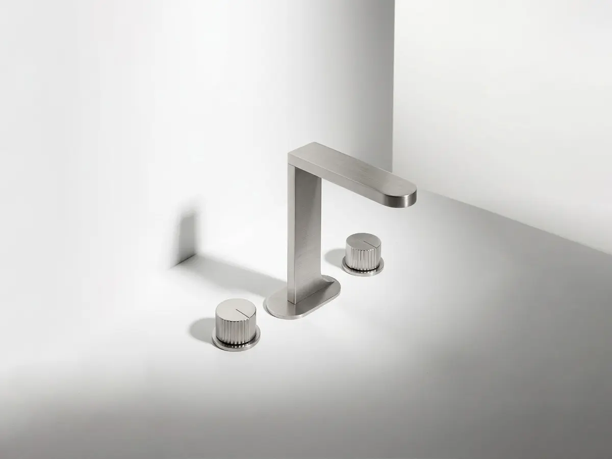 QTIME 3-HOLE WASHBASIN MIXER