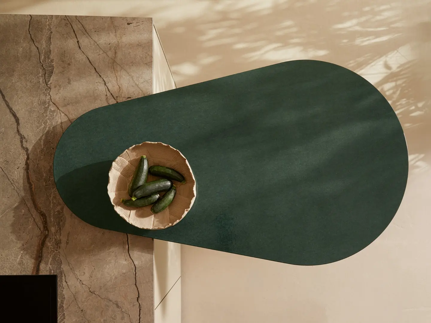 next125 Adjoining tabel in teardrop shape