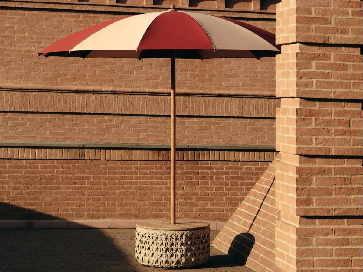 Ginko parasol with Patio Basket base